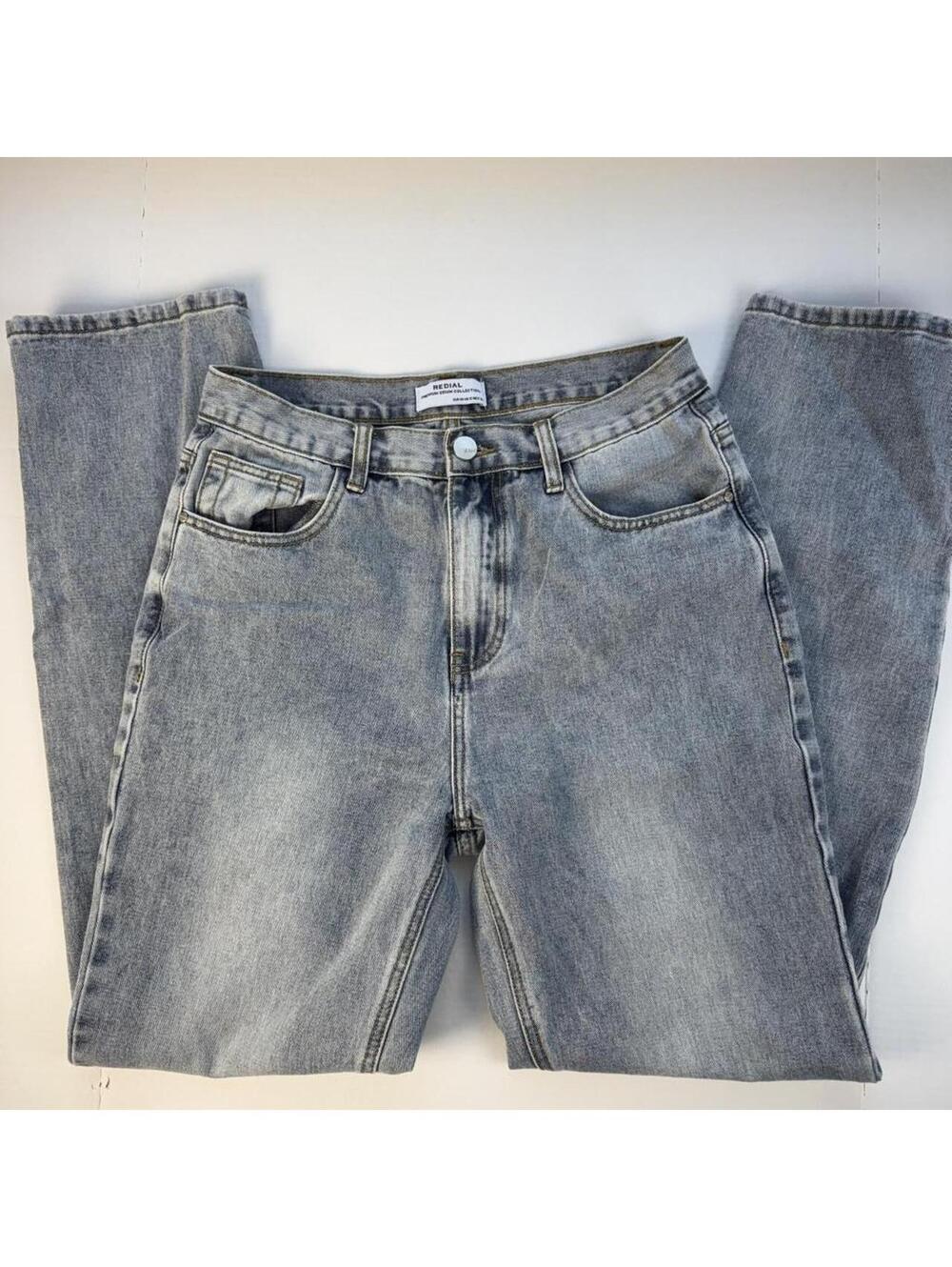 Redial Classic high-rise straight baggy jeans. Size 29” Light stone wash